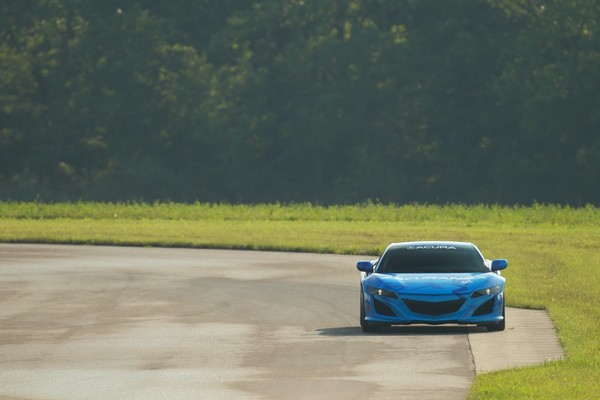 Суперкар Acura NSX проехался по треку - Фото 3