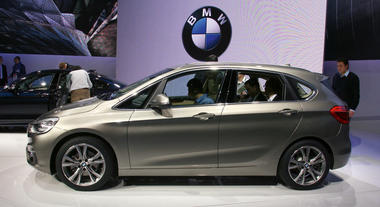 Новая реальность BMW — переднеприводный компактвэн  - Фото 2