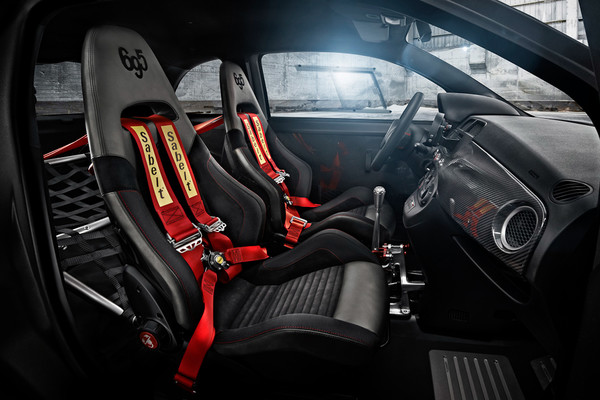 Новый Fiat 500 сможет обогнать Mini John Cooper Works - Фото 4