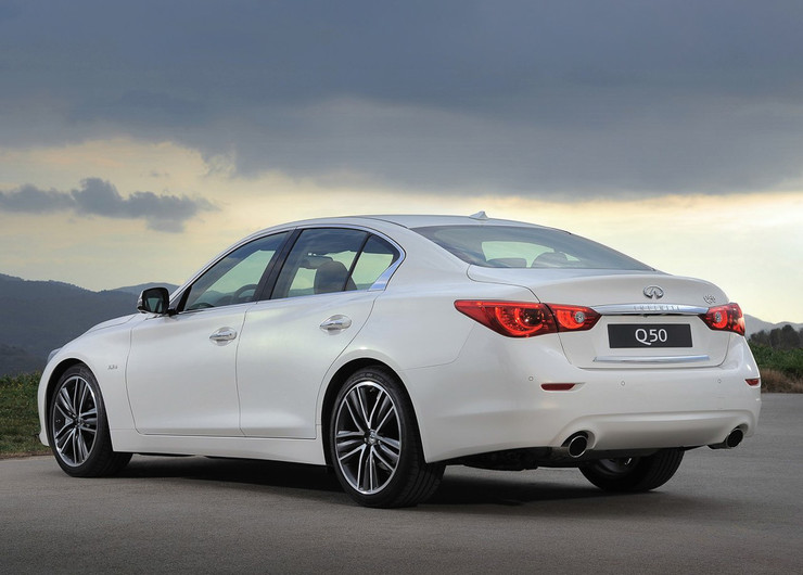 Тест-драйв Infiniti Q50. Любовь идёт по проводам? - Фото 2