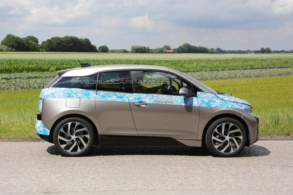 BMW i3 заметили на дорогах Германии