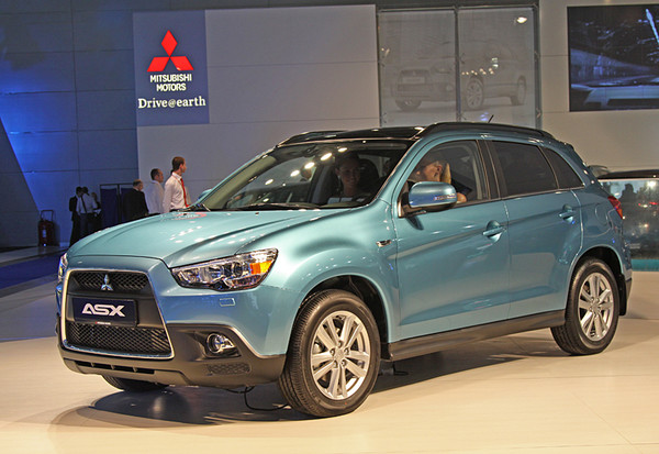 На Московском автосалоне представлен компактный кроссовер Mitsubishi ASX - Фото 1