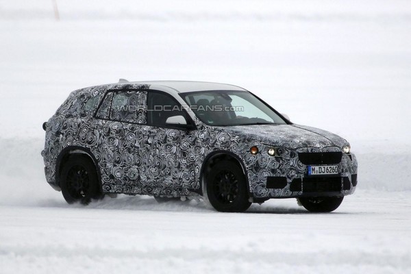 Новый BMW X1 проехался на камеру - Фото 2