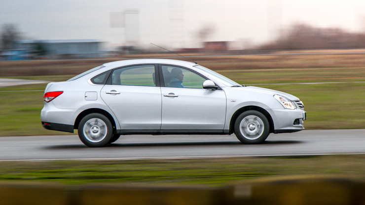 Nissan Almera против Chevrolet Cobalt: у кого богаче внутренний мир? - Фото 8