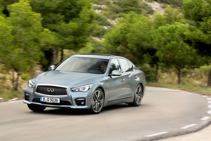 Тест-драйв Infiniti Q50. Любовь идёт по проводам? - Фото 12